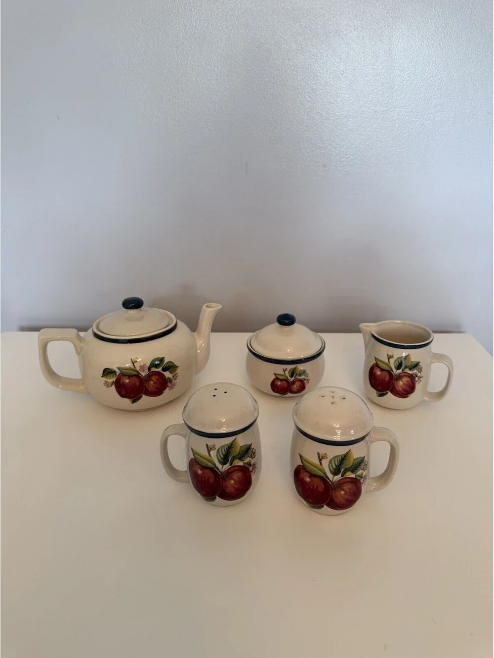 VTG CHINA PEARL Casuals APPLES SET Teapot ~ Salt & Pepper ~ Creamer & Sugar Bowl